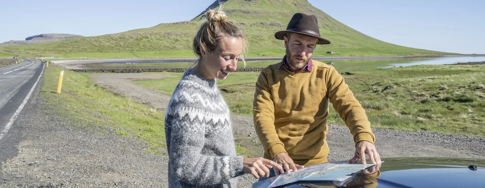 2 Personen auf Autoreise