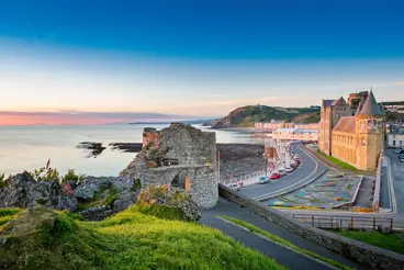 Blick auf Aberythswyth in Wales, Stadt und Meer